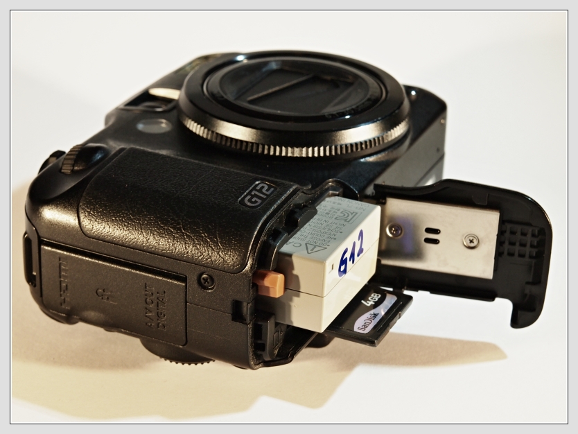 Produktfoto Canon G12 Copyright Don RoMiFe Michael Rousek