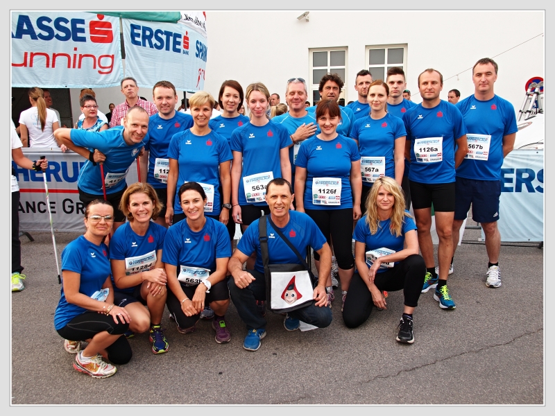 Sparkasse Firmenlauf Sparkassenteam Foto by Don RoMiFe Michael Rousek