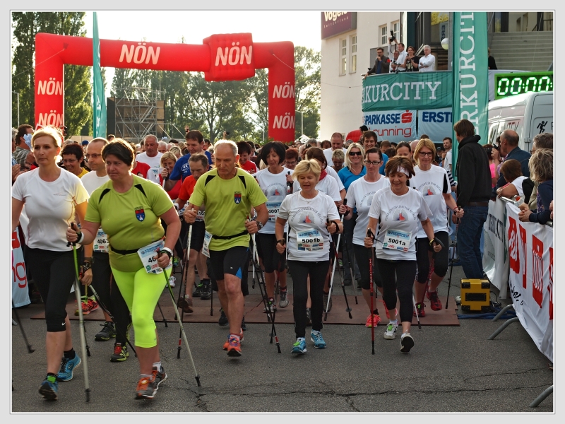 Sparkasse Firmenlauf Walking Foto by Don RoMiFe Michael Rousek