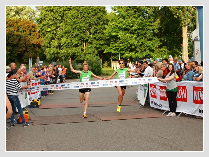 Sparkasse Firmenlauf Zieleinlauf Foto by Don RoMiFe Michael Rousek